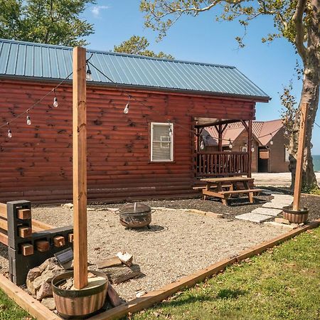 Charming Lakeview Cabin Near Geneva-On-The-Lake! 애슈터뷸라 외부 사진