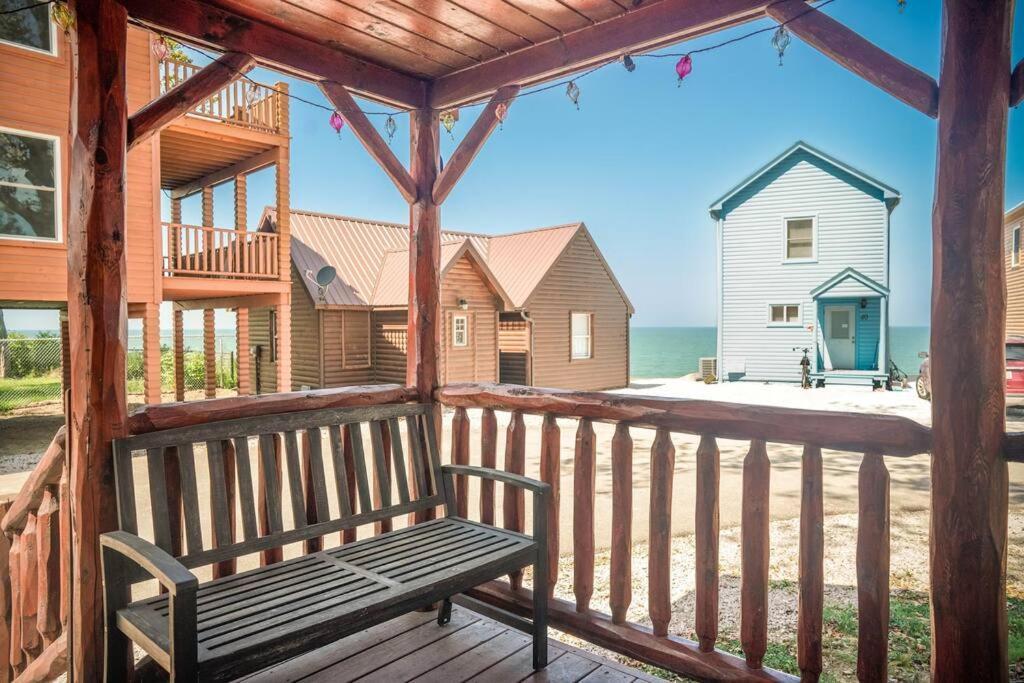 Charming Lakeview Cabin Near Geneva-On-The-Lake! 애슈터뷸라 외부 사진
