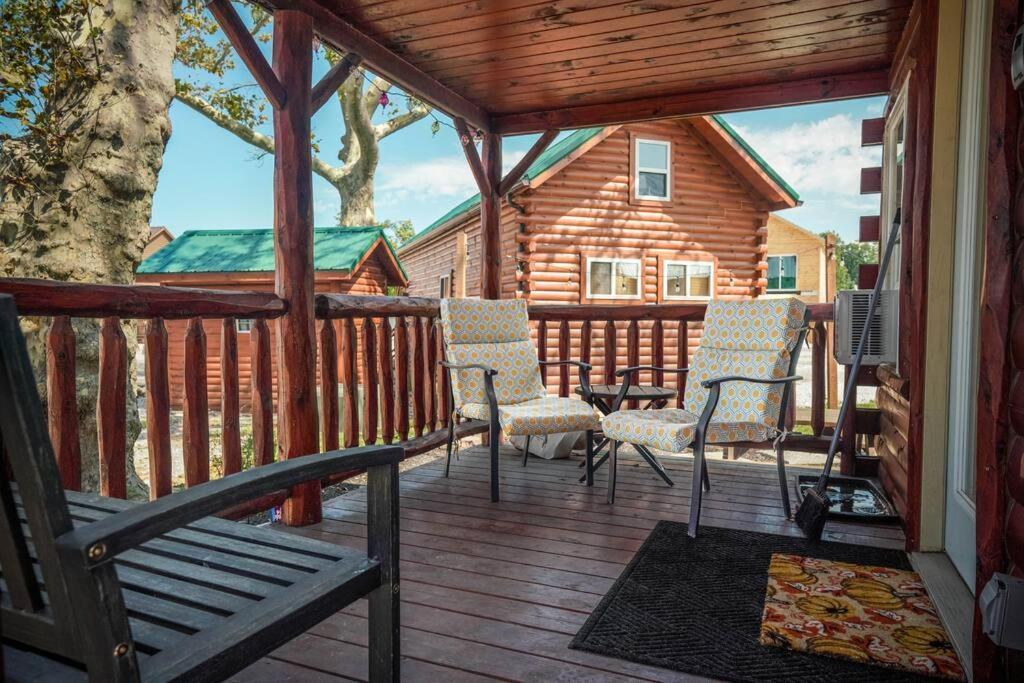 Charming Lakeview Cabin Near Geneva-On-The-Lake! 애슈터뷸라 외부 사진