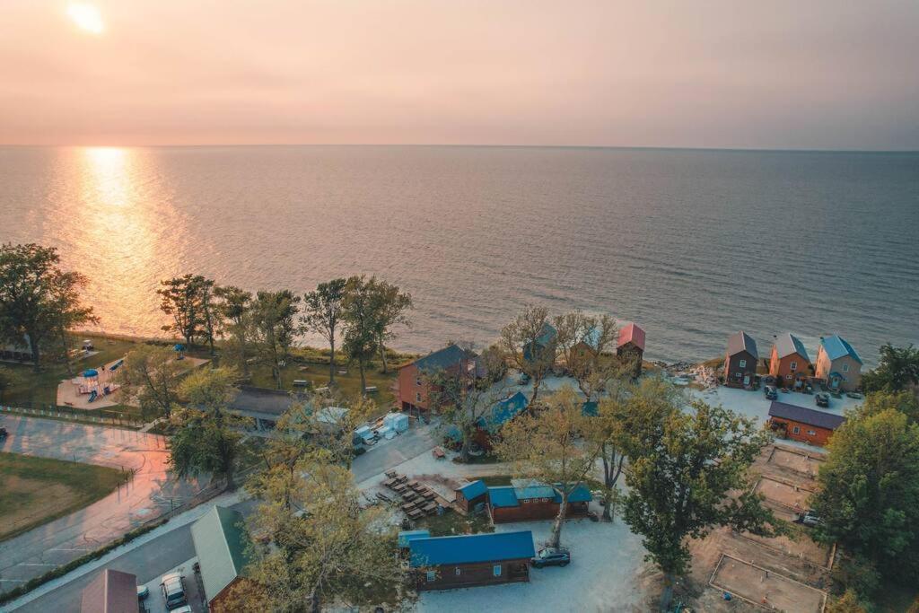 Charming Lakeview Cabin Near Geneva-On-The-Lake! 애슈터뷸라 외부 사진