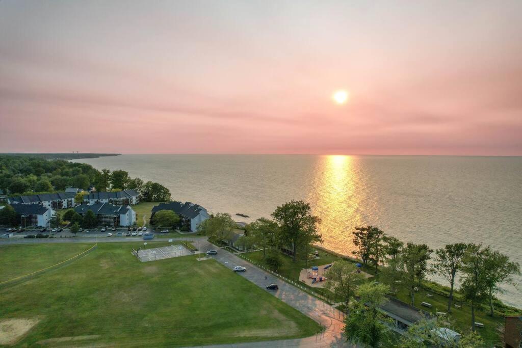 Charming Lakeview Cabin Near Geneva-On-The-Lake! 애슈터뷸라 외부 사진