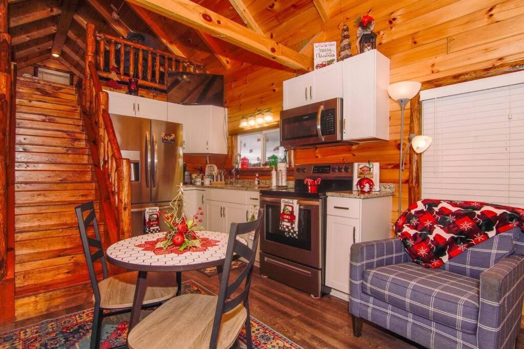 Charming Lakeview Cabin Near Geneva-On-The-Lake! 애슈터뷸라 외부 사진