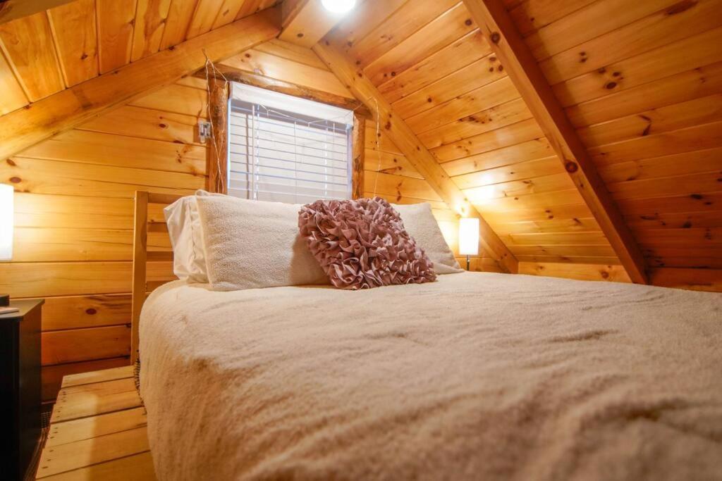 Charming Lakeview Cabin Near Geneva-On-The-Lake! 애슈터뷸라 외부 사진
